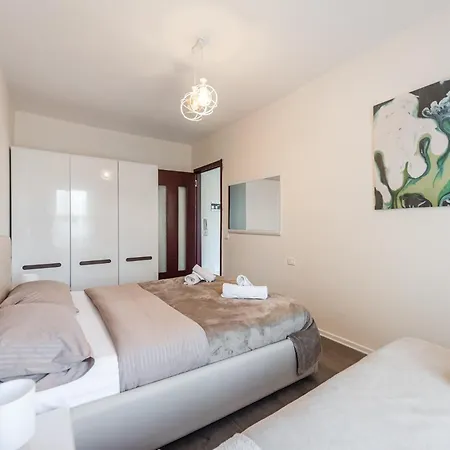 Unbeatable Location - Walkable