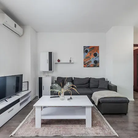 Unbeatable Location - Walkable * ティラナ