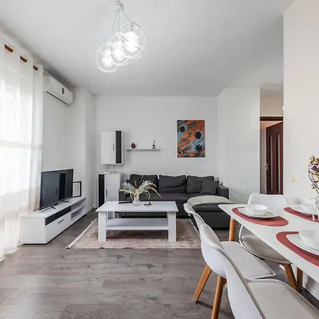 New Boulevard / 10' Walk From Center * Tirana