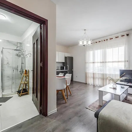 Unbeatable Location - Walkable
