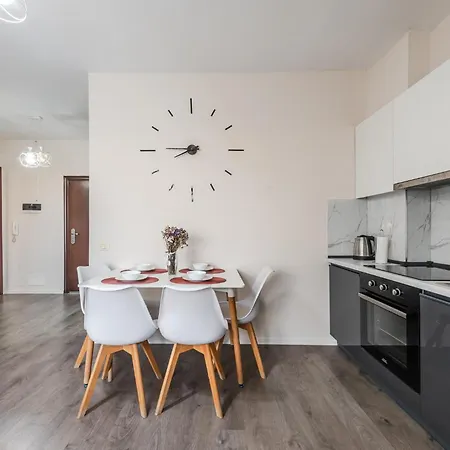 Apartment New Boulevard / 10' Walk From Center