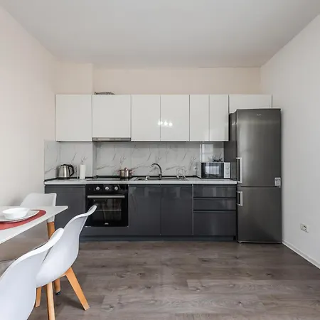 Apartment New Boulevard / 10' Walk From Center Tirana