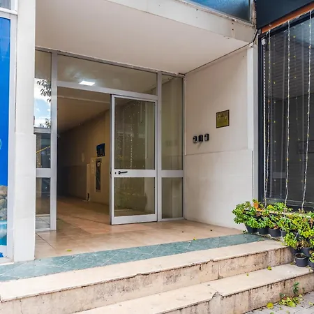 New Boulevard / 10' Walk From Center Apartment Tirana