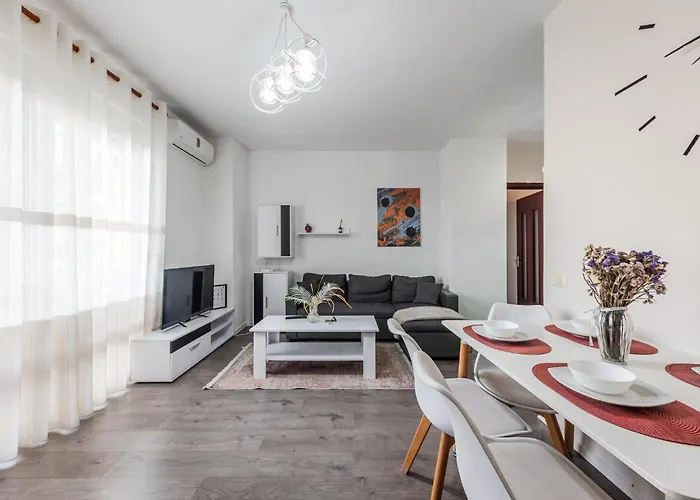Unbeatable Location - Walkable * Τίρανα
